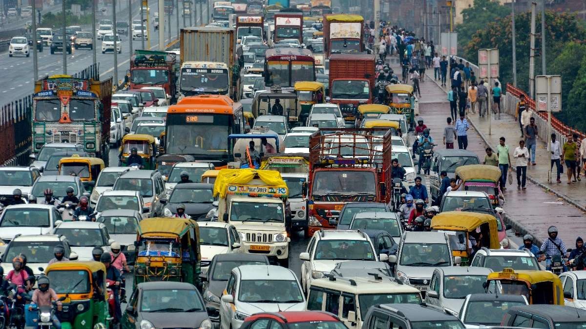 Farmers protests: 5-km-long massive traffic jam on Delhi-Meerut Expressway | WATCH