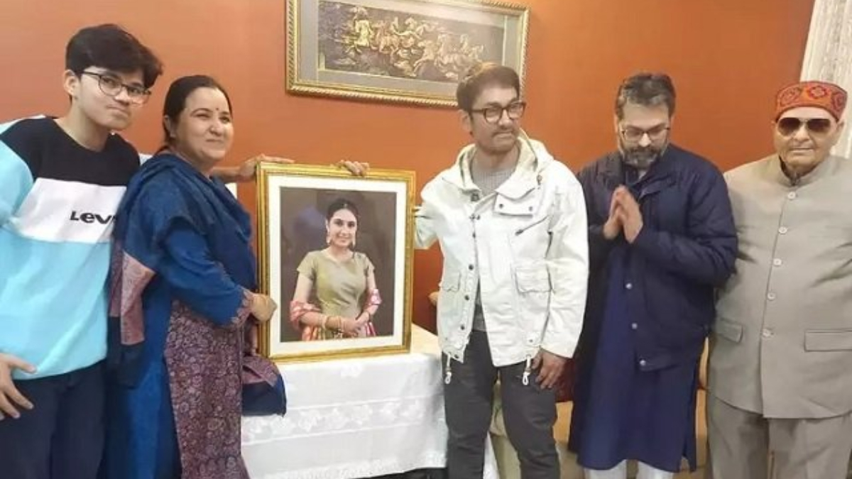aamir khan visits dangal on screen daughter suhani bhatnagar s family in faridabad pays tribute
