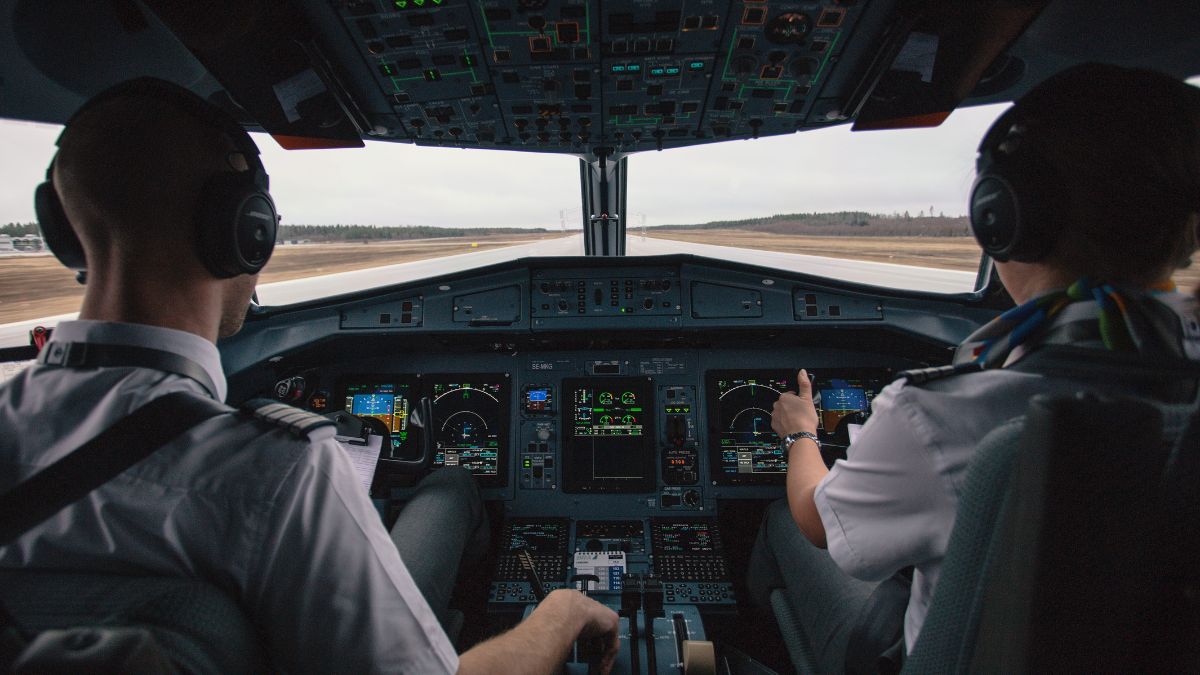 Indonesian airline pilots fell asleep mid-flight for 28 minutes, probe ordered as plane veered off flight path – India TV
