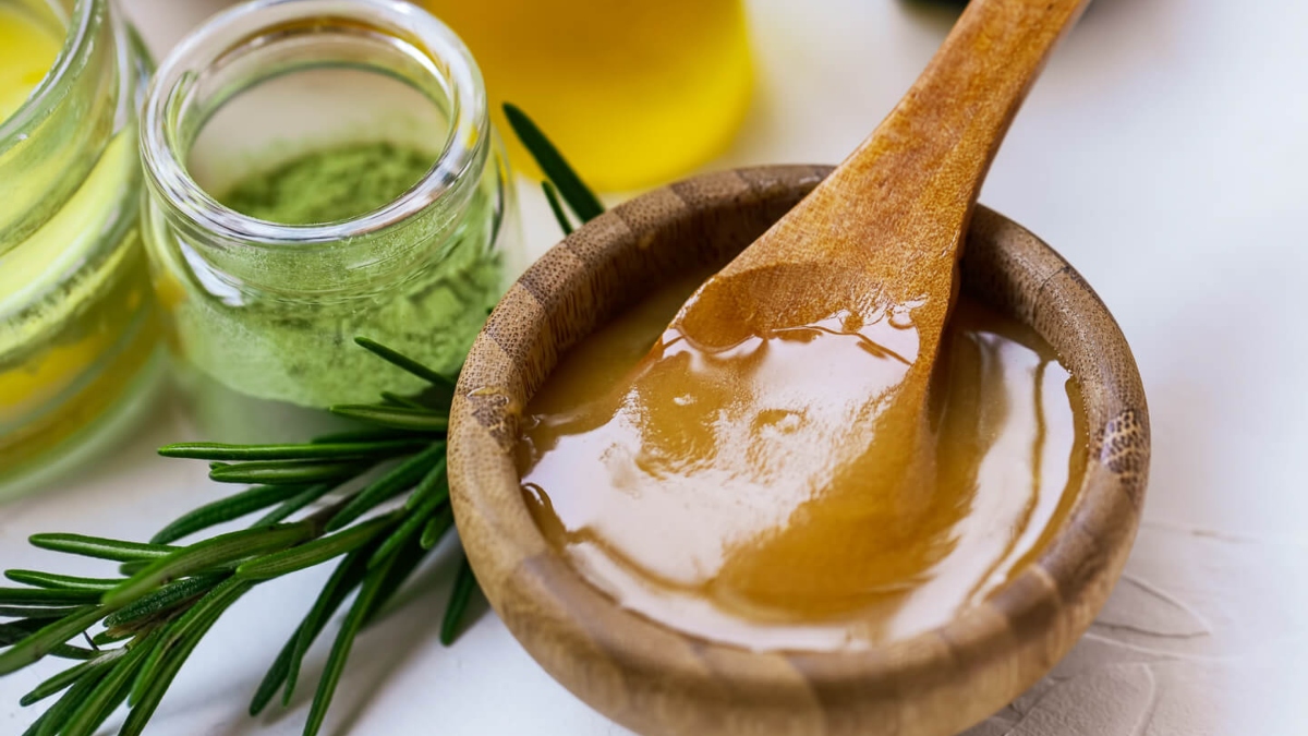 superfood manuka honey know these 5 benefits of this monofloral honey