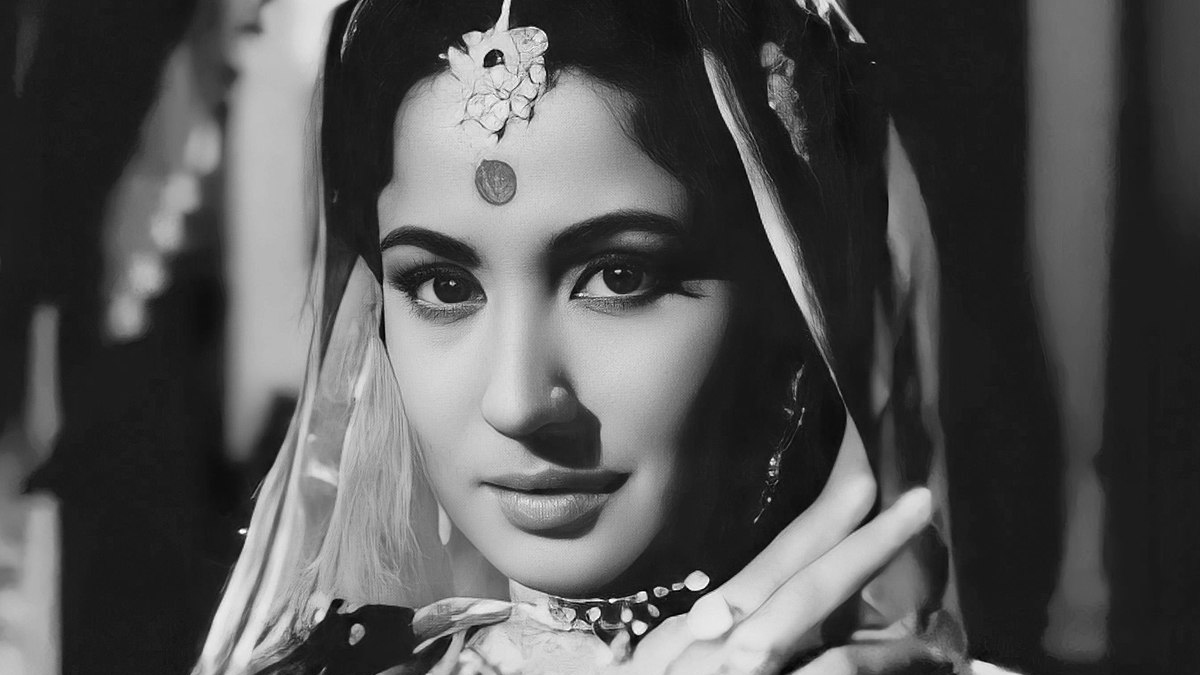 Meena Kumari's Death Anniversary: Did you know Tragedy Queen left most precious thing for Gulzar in her will?