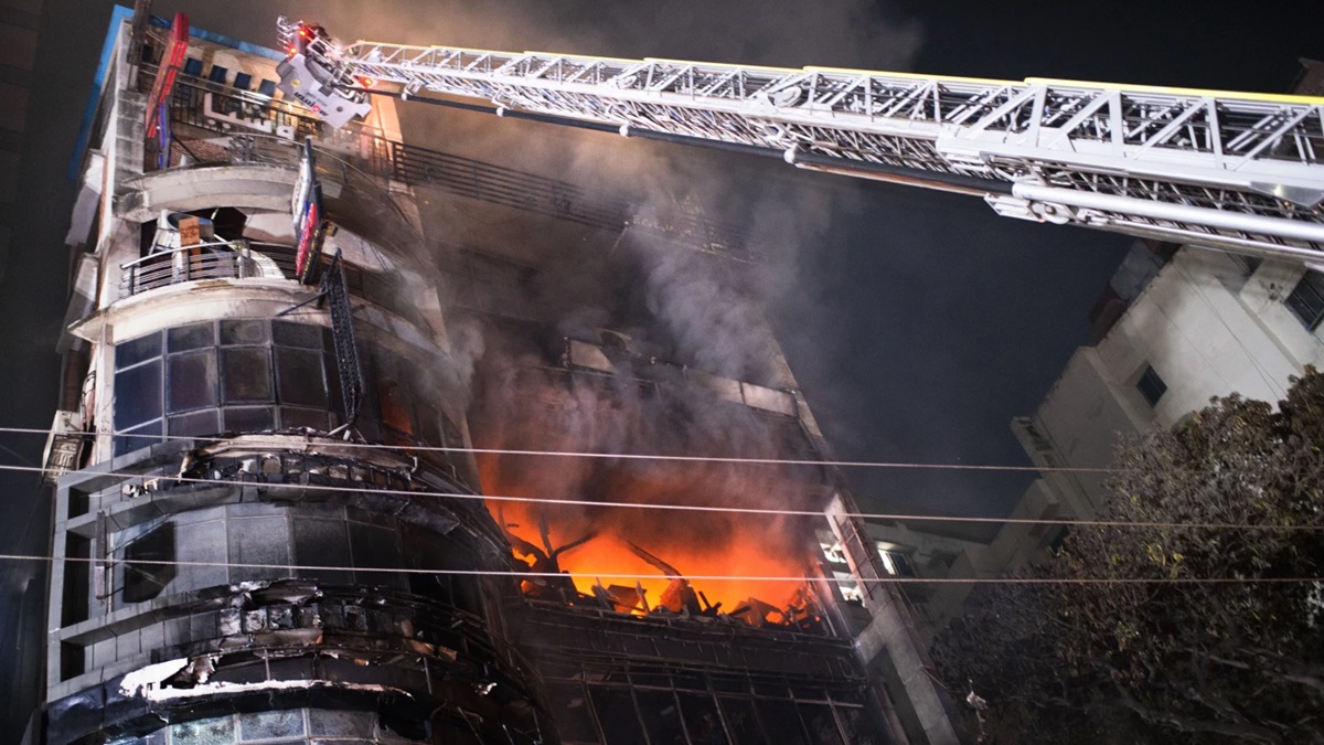 Bangladesh: 46 killed, many injured after fire breaks out at building in Dhaka | VIDEO