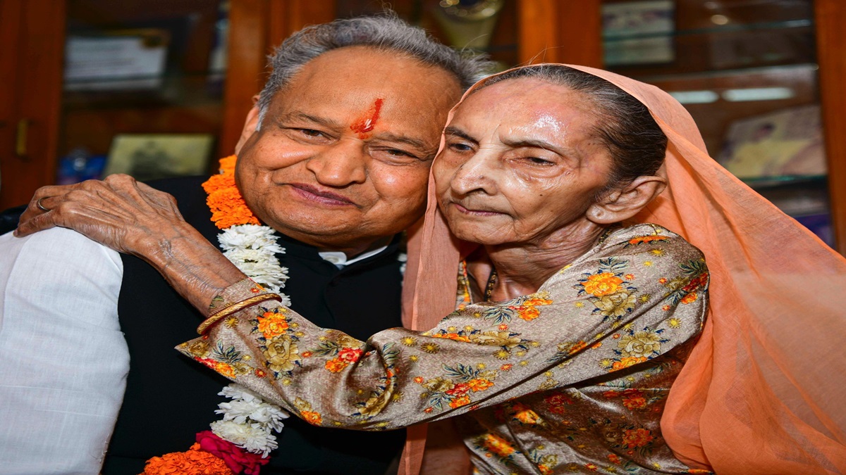 Rajasthan: Former CM Ashok Gehlot's elder sister Vimla Devi Kachhawa dies in Jodhpur