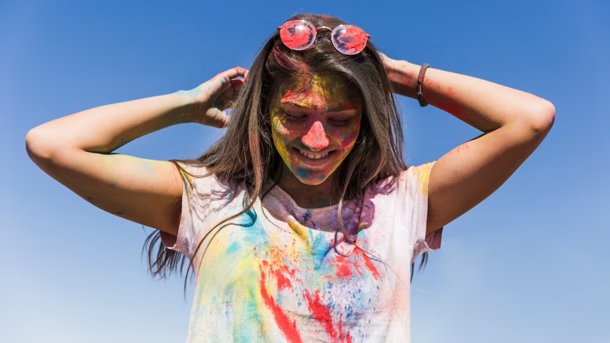 Holi 2024: 5 hacks to remove colour strains from skin and clothes