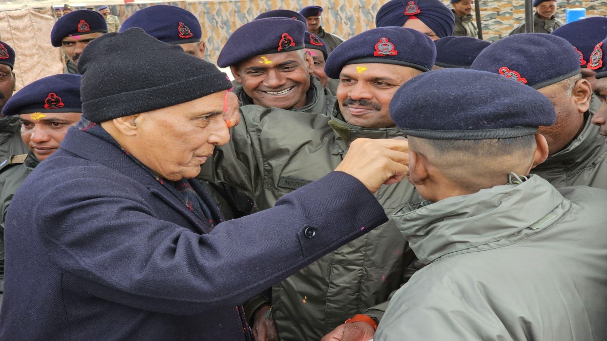 Rajnath Singh celebrates Holi with jawans in Leh, applies 'tika' on foreheads of personnel | VIDEO