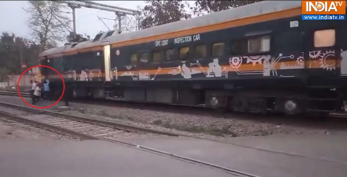 Bizarre: Railway workers push coach after it breaks down in Uttar Pradesh's Amethi | WATCH