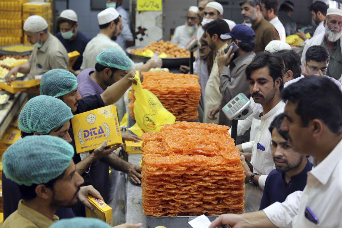 'Prices change faster than the dates': Pakistanis dismayed by soaring prices ahead of Ramadan I VIDEO