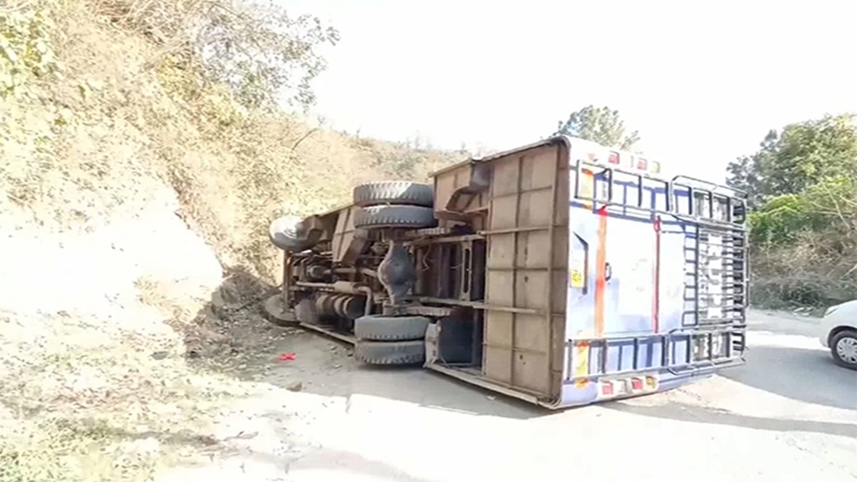 Himachal Pradesh: 21 passengers injured after bus overturns near Kangra tunnel