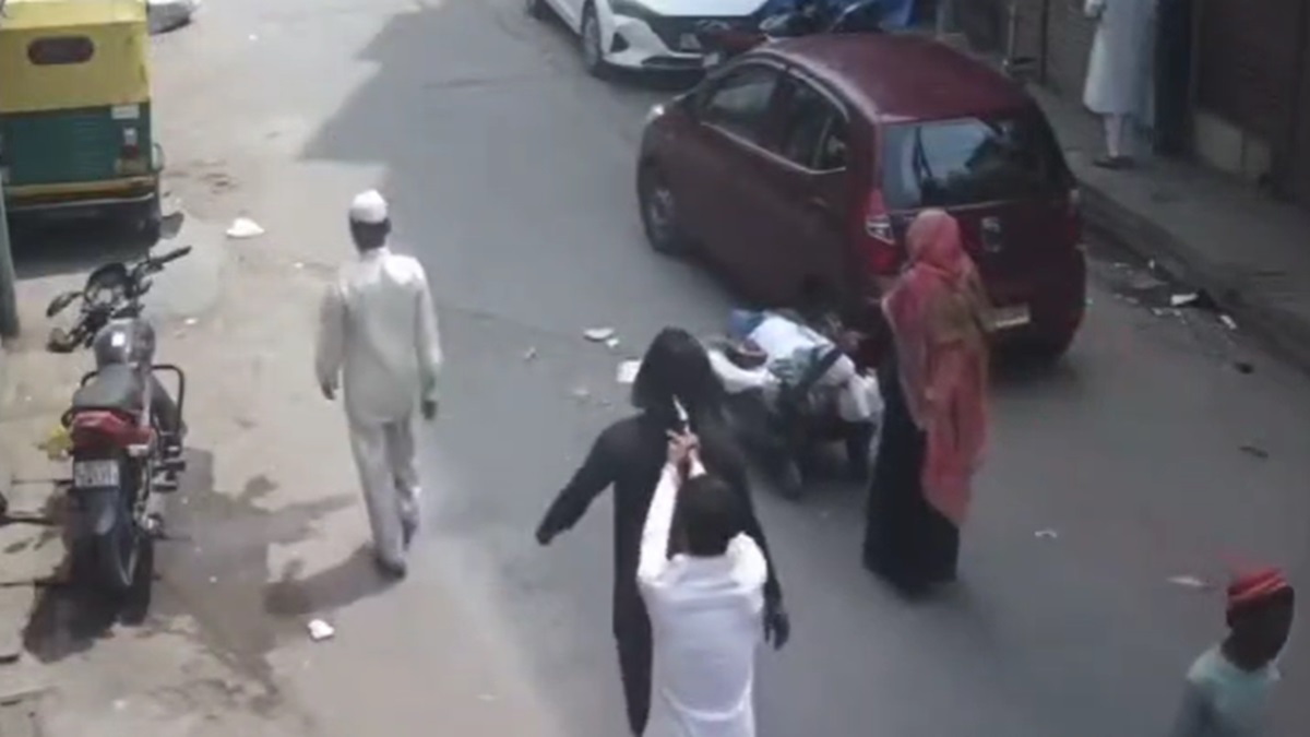 Man shot from point blank range in broad daylight in Delhi's Seelampur, shocking video surfaces