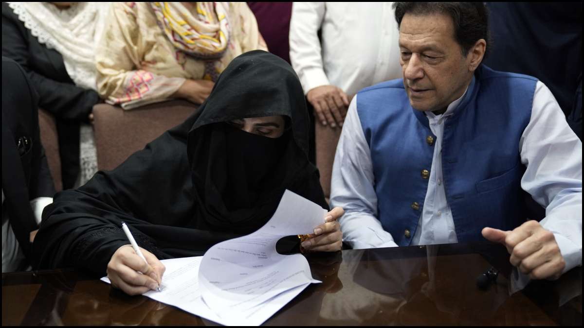 Pakistan: Islamabad HC suspends Imran Khan, wife Bushra Bibi's 14-year-sentence in Toshakhana case