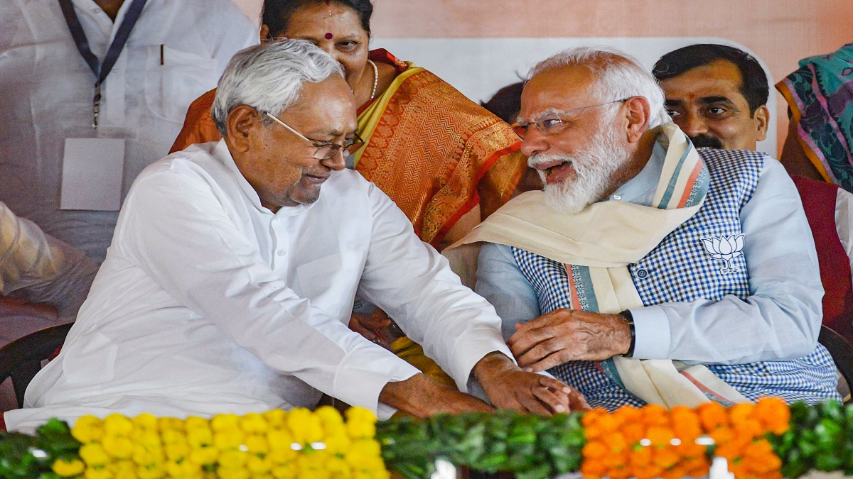 Nitish Kumar touches PM Modi’s feet at rally after 'Char hazaar se bhi zyada' seats for NDA goof up | WATCH