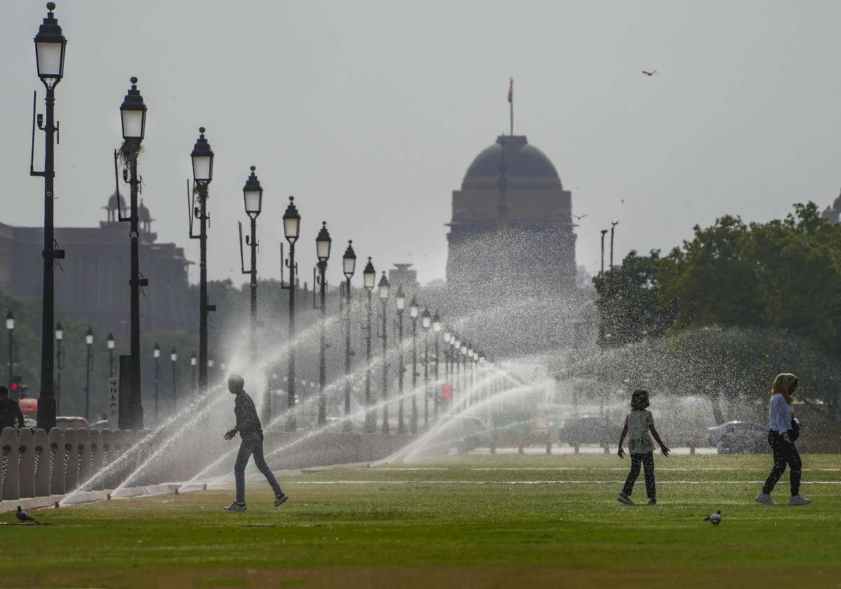 Delhi scorches at 44.4 degrees Celsius, heatwave persists with no respite in sight