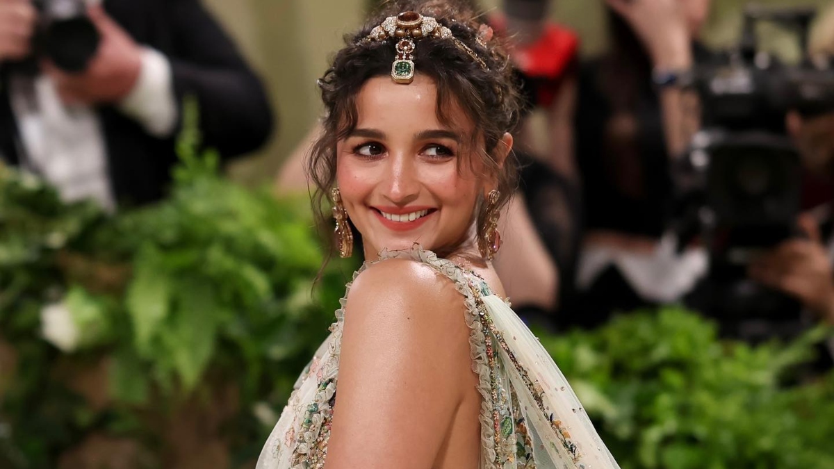 Alia Bhatt shares Met Gala BTS moment, says 'team work Mets the dream work'