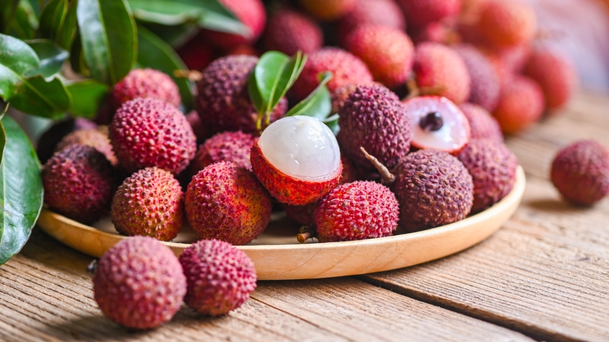 Are you a lychee fan? Know how many, best time to eat and health benefits of this jelly-like fruit