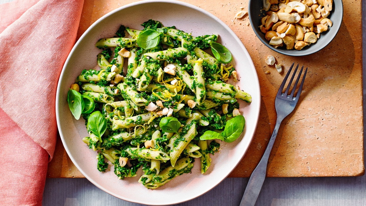 Looking for healthy, delicious evening snack? Try your hands on this easy cashew pesto pasta recipe