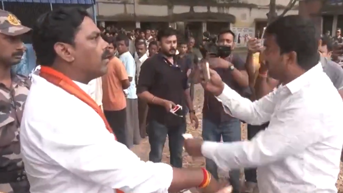 Lok Sabha Elections 2024: TMC booth president clashes with BJP candidate in Bengal's Murshidabad | VIDEO