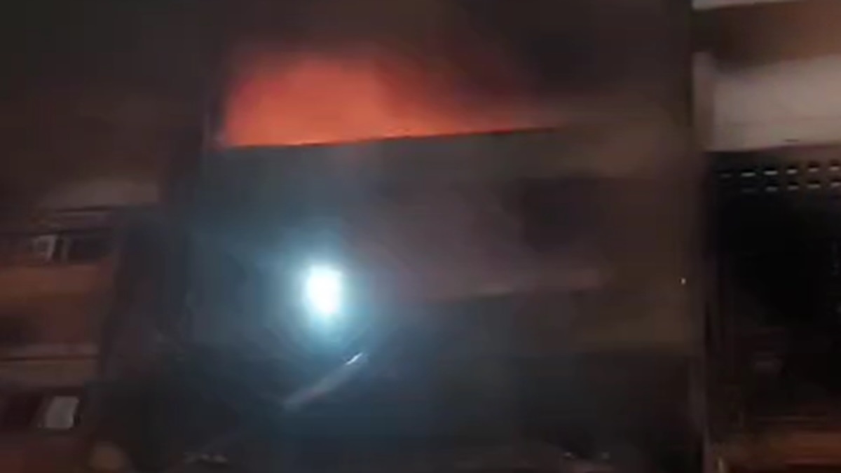 Delhi: Fire breaks out at a three-storey commercial building in Rohini | Video