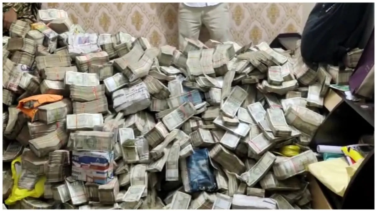 Jharkhand: ED conducts raids in Ranchi, recovers huge amount of cash from minister's secretary | VIDEO