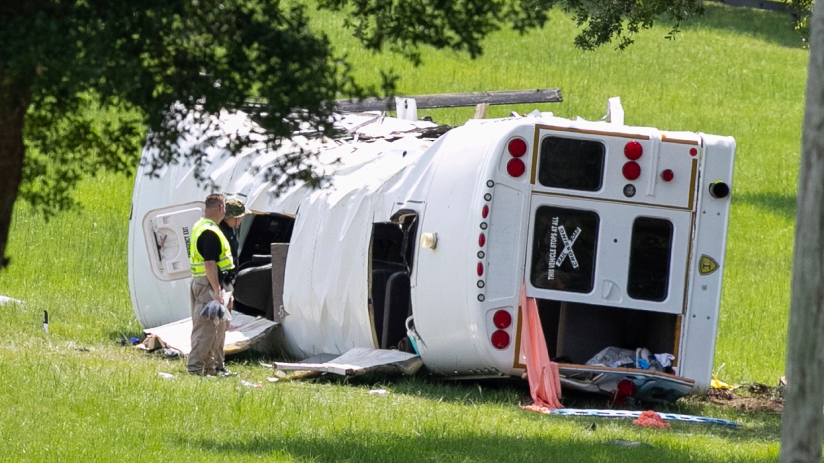 US: 8 dead, 40 injured as bus carrying farmworkers overturns in Florida, driver arrested | VIDEO