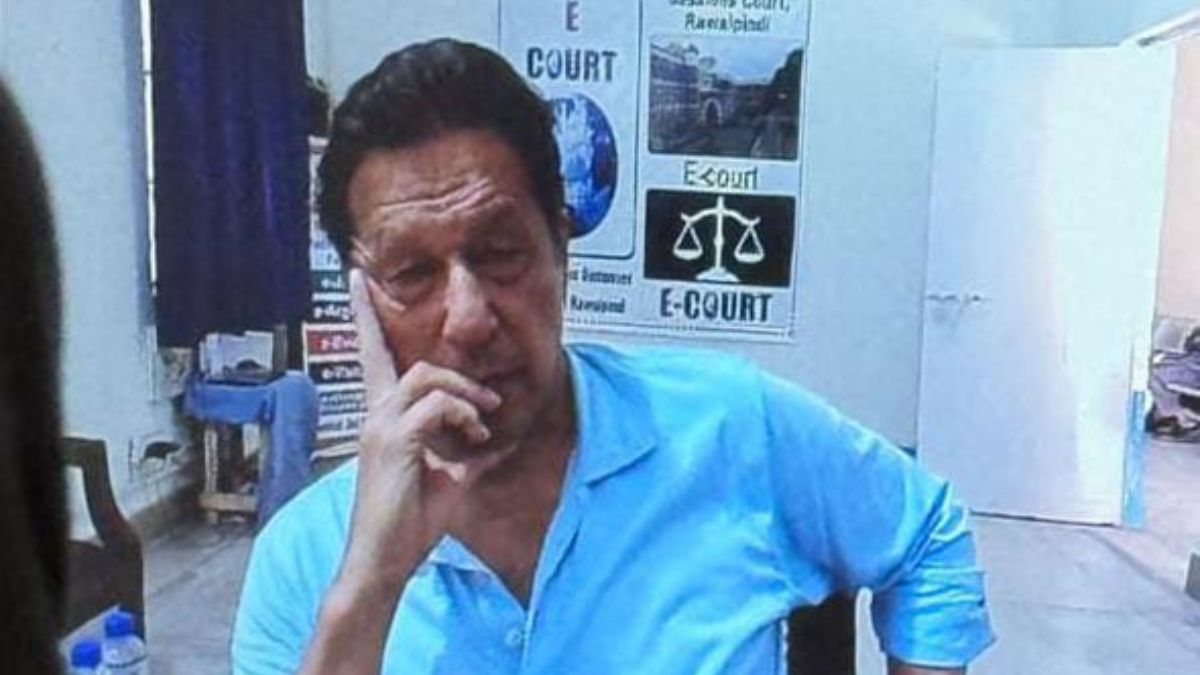 Pakistan: First glimpse of Imran Khan since his arrest, probe launched over who leaked his photo from court