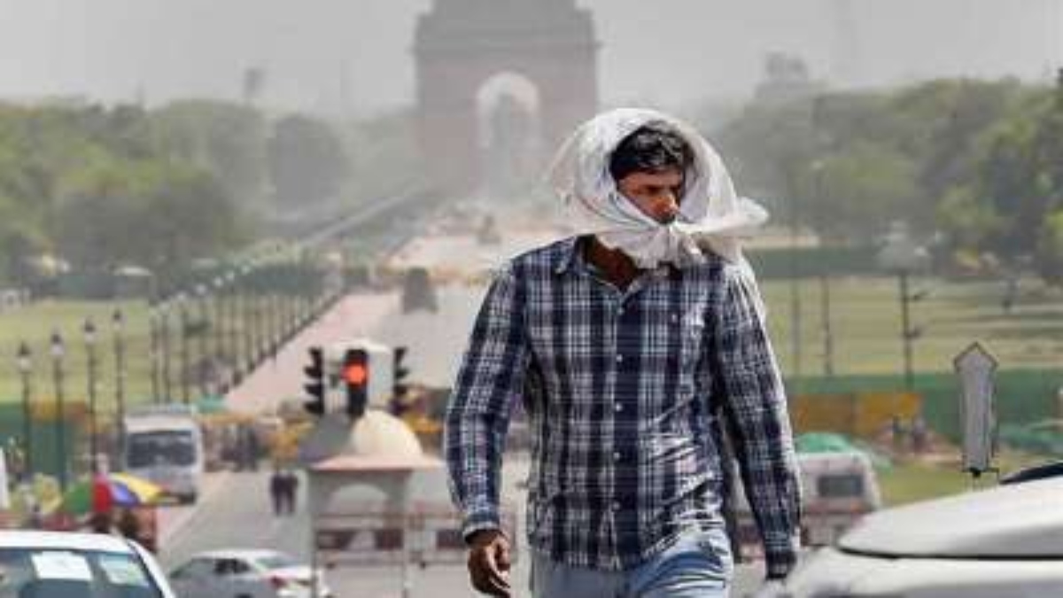 Delhi records season's hottest day with temperatures soaring to 43.7°C, IMD issues red alert