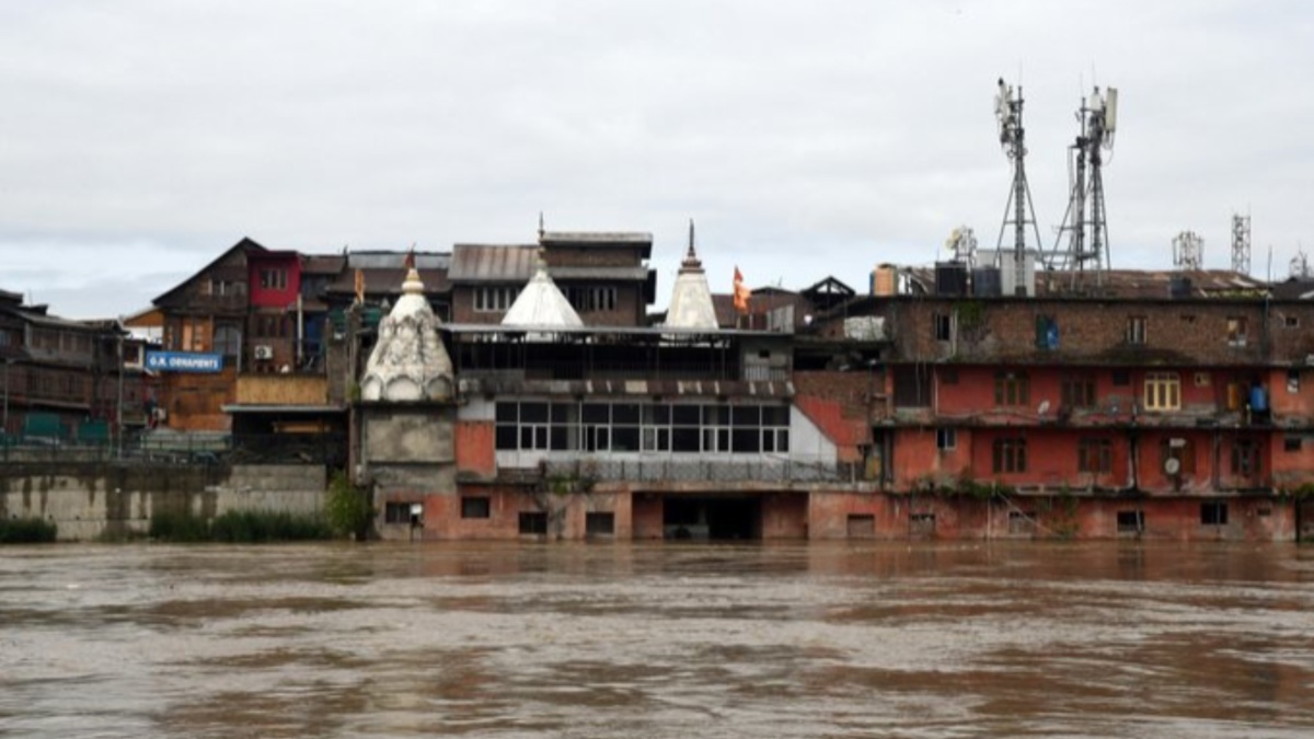 J-K: Boat carrying 9 people capsises in Jhelum river in Pulwama, 7 ...