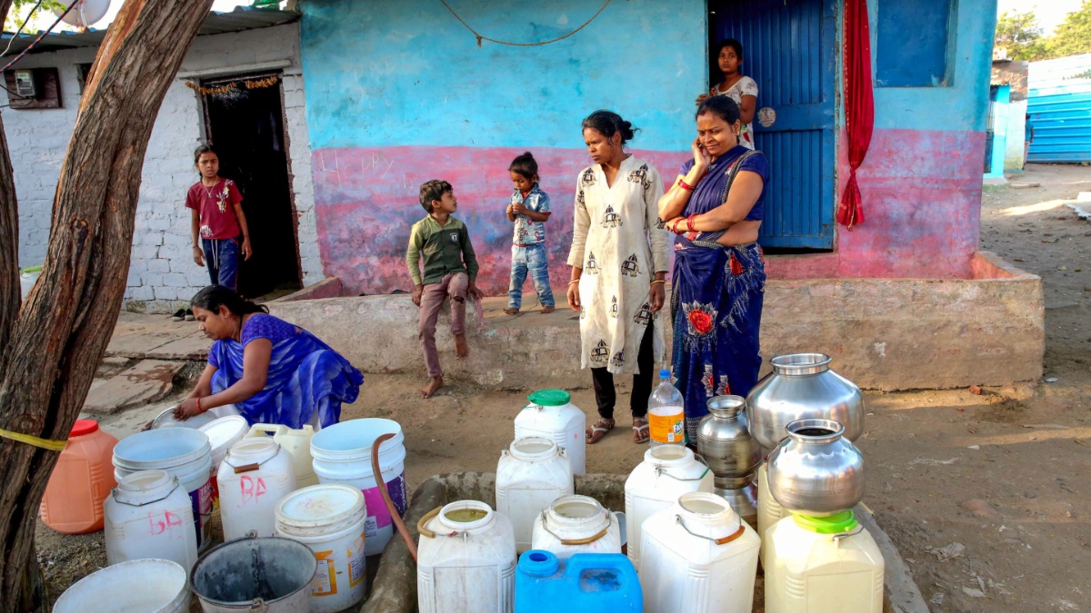 Water crisis in MP's Chhatarpur village leads to unmarried youth, migration woes | WATCH