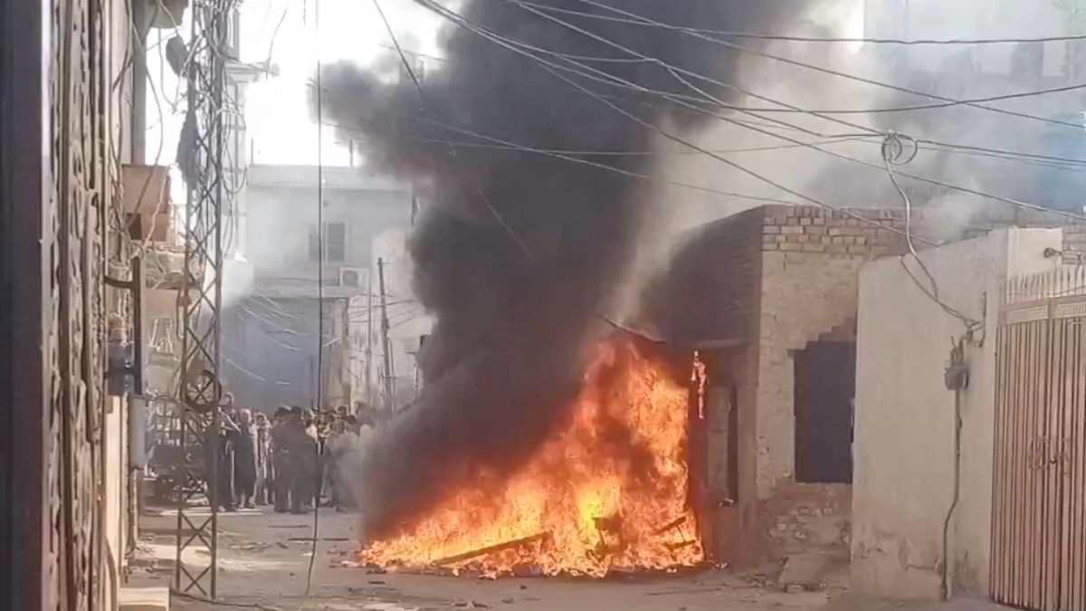 Pakistan 'blasphemy': Mob burns down houses and beats a Christian over alleged desecration of Quran