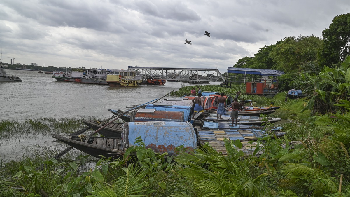 Remal cyclone: Bangladesh evacuates over 8 lakh people as severe storm approaches