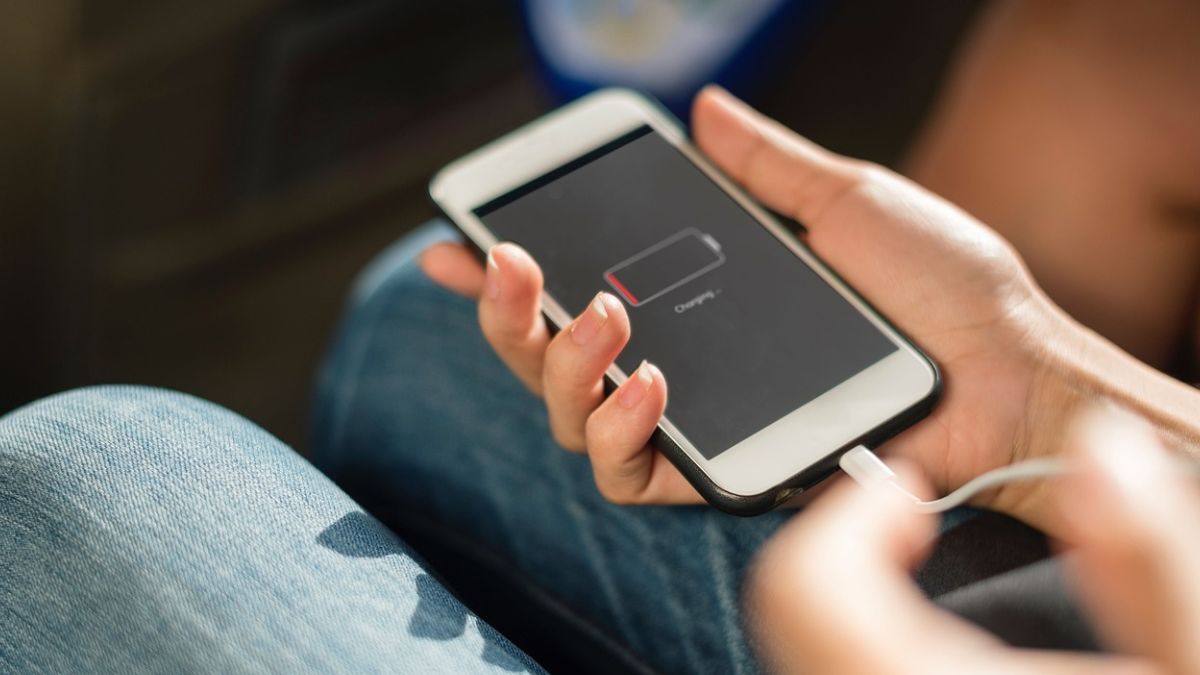 Your smartphone battery is draining fast? Here are the reasons to check and how to fix it?