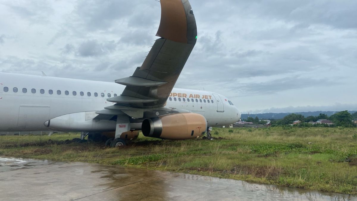 Sebuah jet SuperAir, dengan lebih dari 170 penumpang, tergelincir di landasan pacu saat mendarat di bandara di Indonesia I PICS – India TV