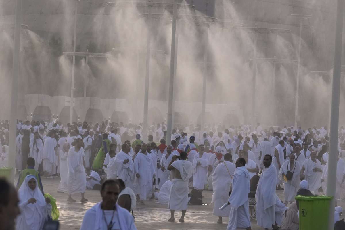 Amid soaring temperatures, cooling systems in Mecca bring some relief to Hajj pilgrims I VIDEO