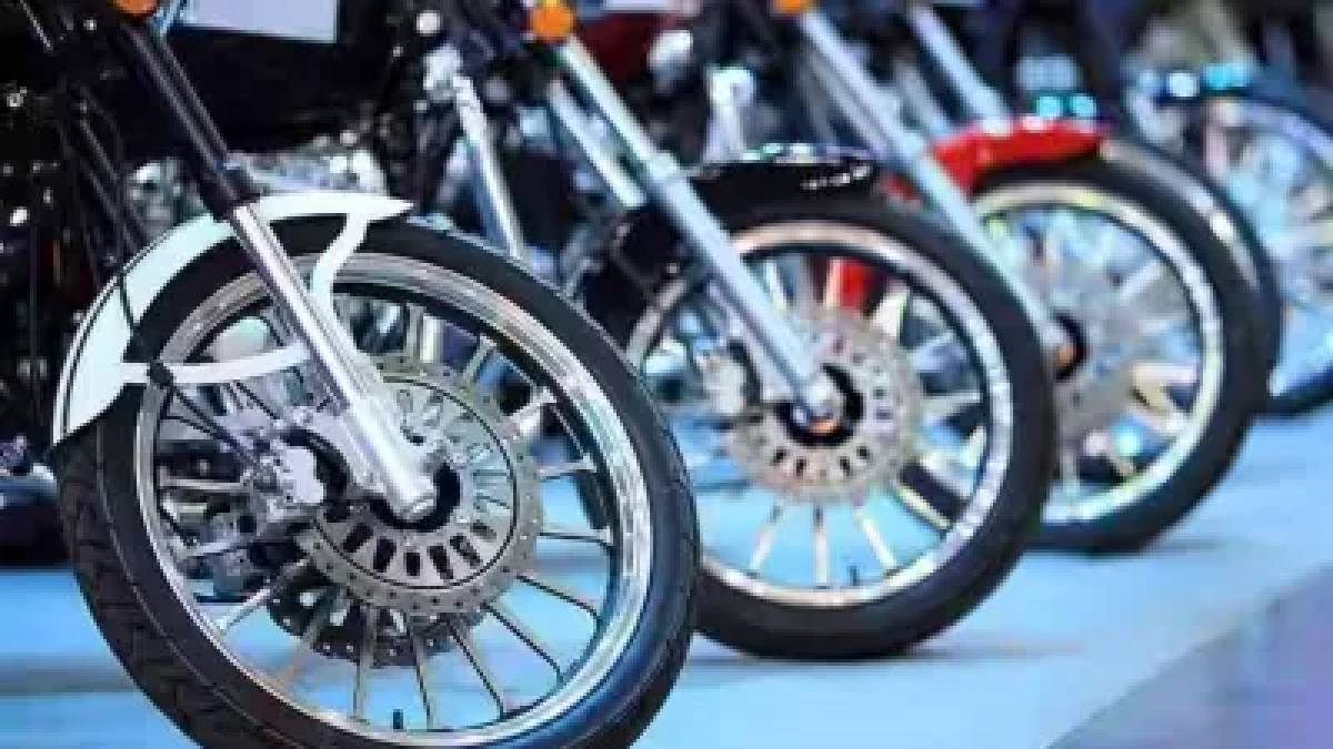 Bajaj CNG bike launch delay: Here's when world's first CNG-powered bike will arrive