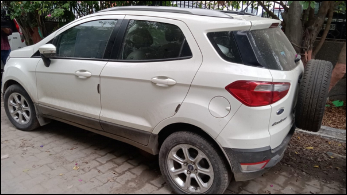 Father goes to sweet shop after parking car with two kids inside in Laxmi Nagar. This happens next