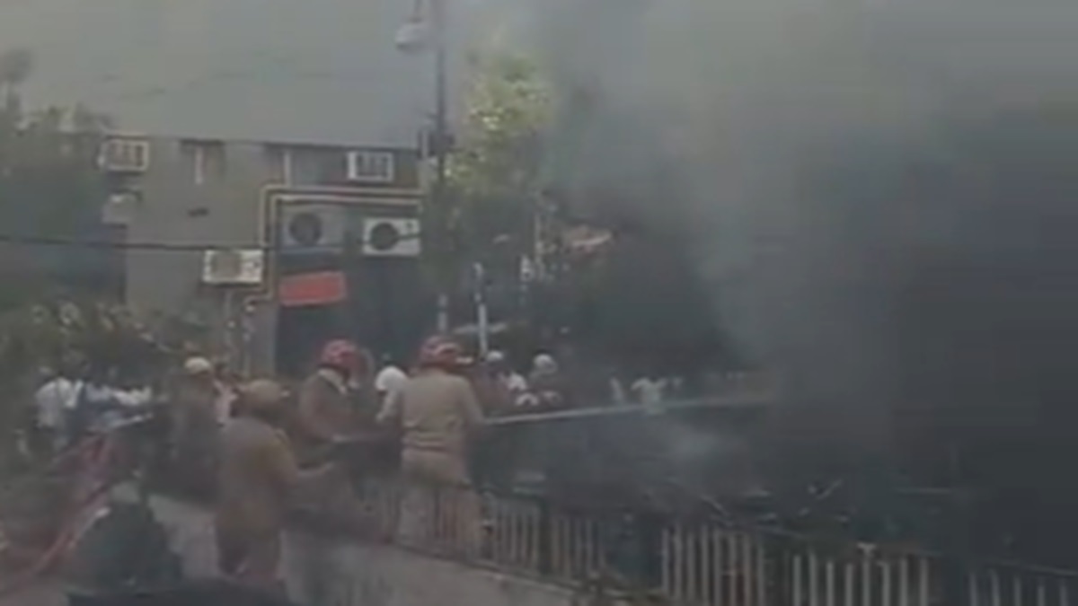 Fire erupts at a shop in Delhi's Vasant Vihar, several tenders rushed to spot | Video