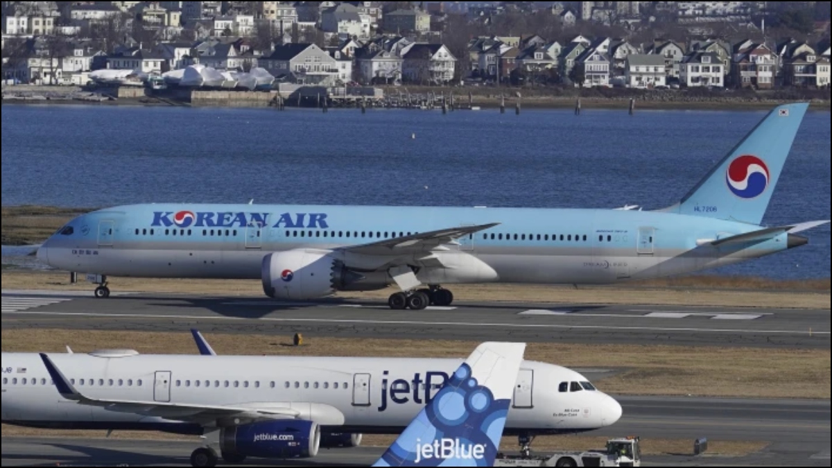 Korean flight drops rapidly from 30,000 to 9,000 ft after malfunction; passengers suffer nosebleeds, ear pain