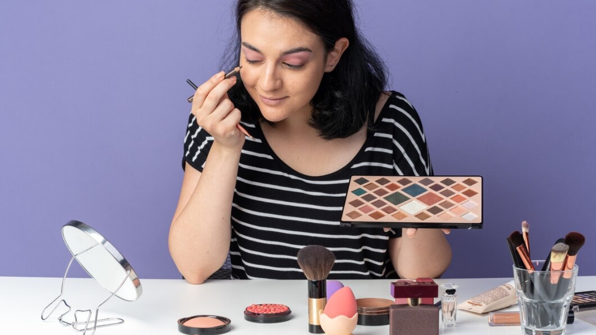 Blending to Contouring: Step-by-step guide on how to apply make-up for newbies