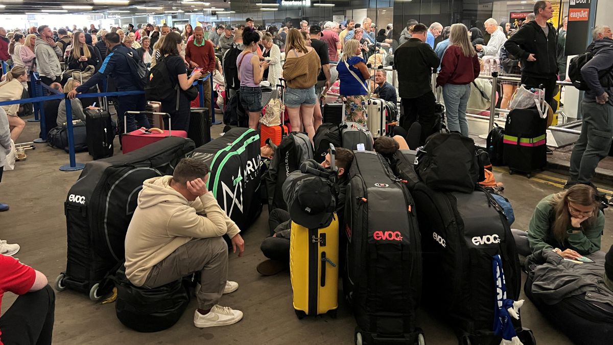 No electricity at UK airport! Manchester Airport faces massive flight cancellations after power cut I VIDEO – India TV