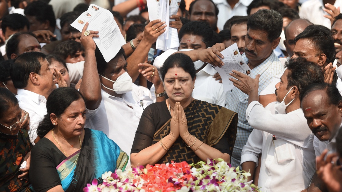 'Time is ripe': Jayalalithaa's aide VK Sasikala announces comeback after AIADMK's poor show in polls