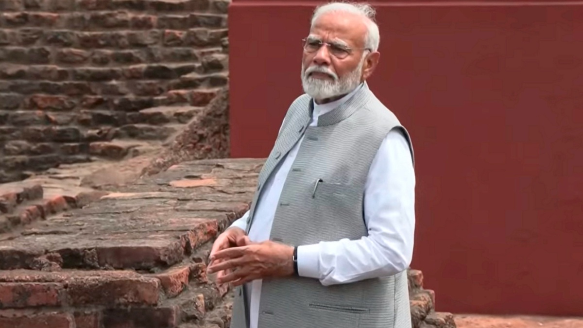 PM Modi visits ruins of Nalanda University in Bihar's Rajgir | VIDEO ...