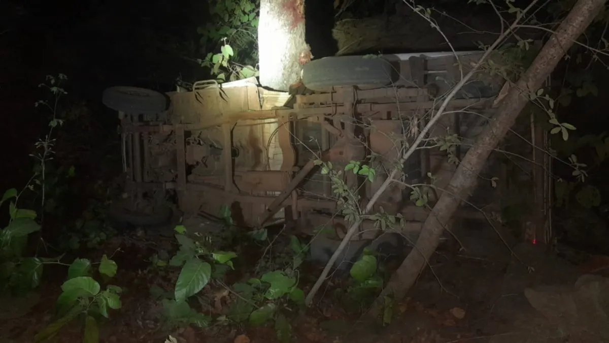 Chhattisgarh: Two CAF personnel were killed, one injured in a vehicle accident in Balrampur.