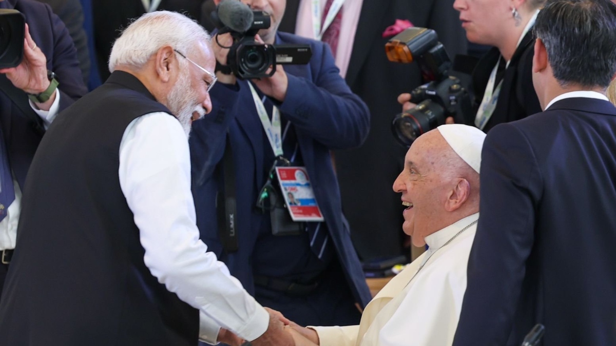 PM Modi shares hug with Pope Francis at G7 Outreach Summit in Italy | WATCH