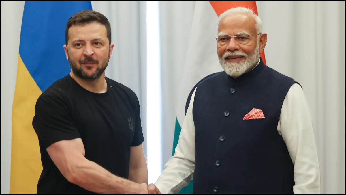 Prime Minister Narendra Modi (R) with Ukrainian President Volodymyr Zelenskyy.