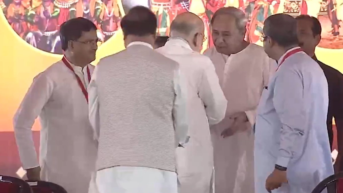 WATCH: Amit Shah's heartwarming gesture for Naveen Patnaik during swearing-in ceremony of new Odisha CM