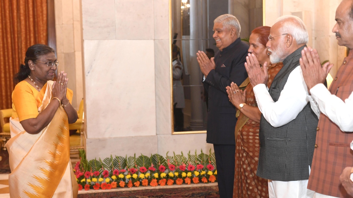 President Murmu hosts dinner for outgoing Union Council of Ministers, PM Modi attends