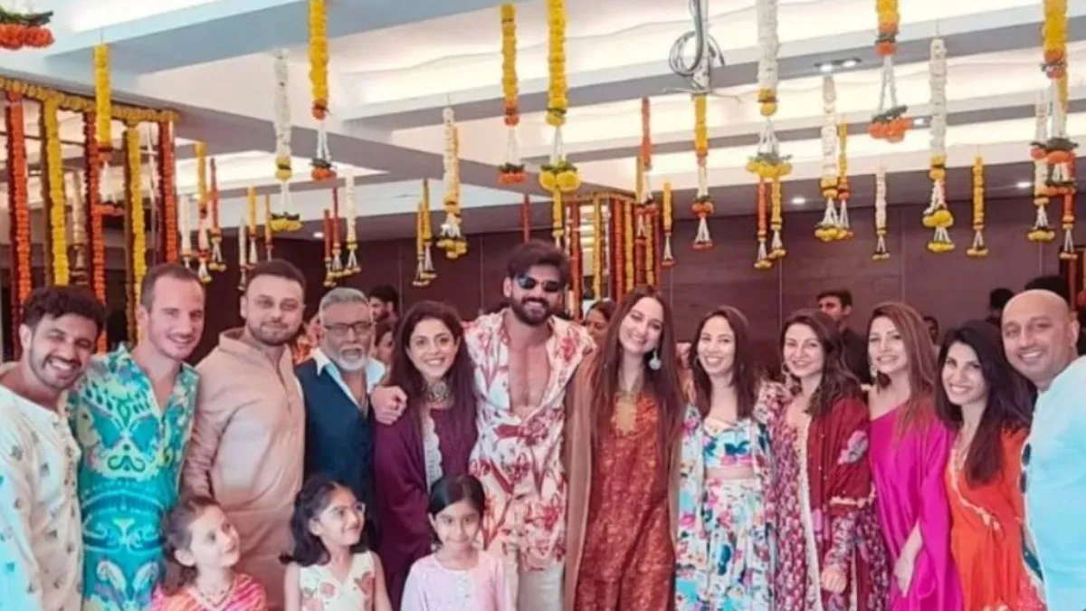 Sonakshi Sinha-Zaheer Iqbal wedding: First pic from couples Mehendi  ceremony goes viral – India TV
