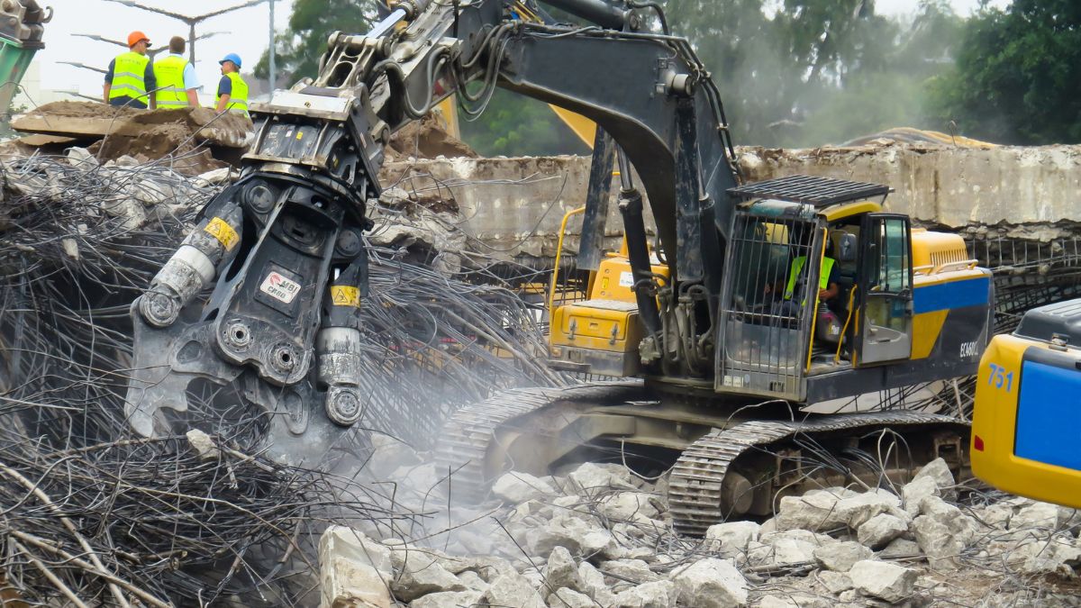 MOMENT: Istanbul building collapses like a deck of cards, one killed, several injured