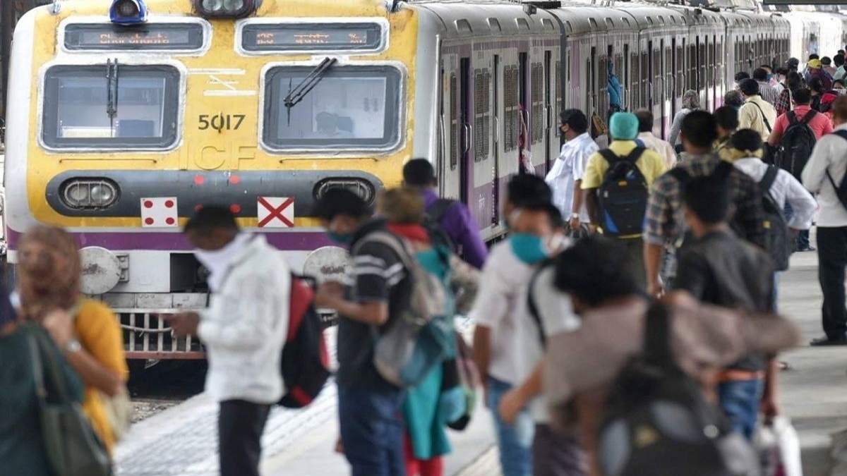 Mumbai: Local train services of Western Railway hit due to technical issues at Borivali station