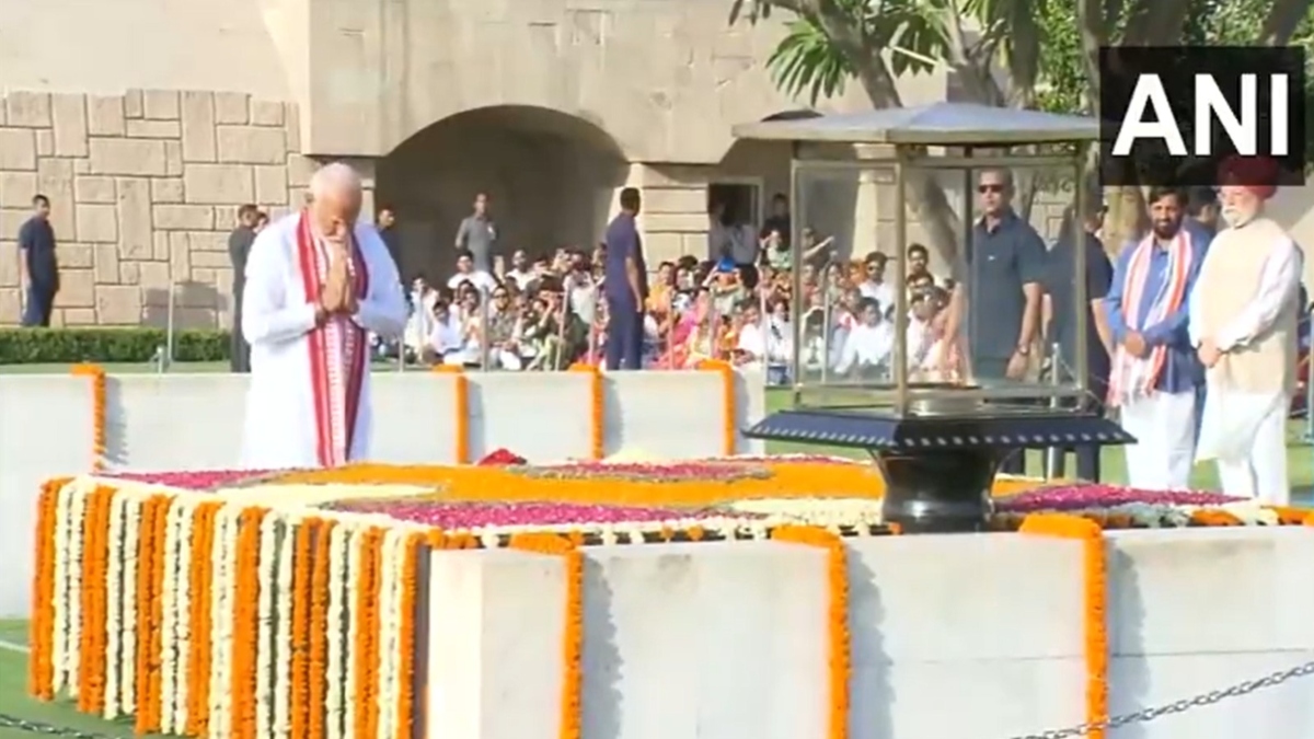 PM Modi pays tribute to Mahatma Gandhi, Atal Bihari Vajpayee ahead of swearing-in ceremony | WATCH