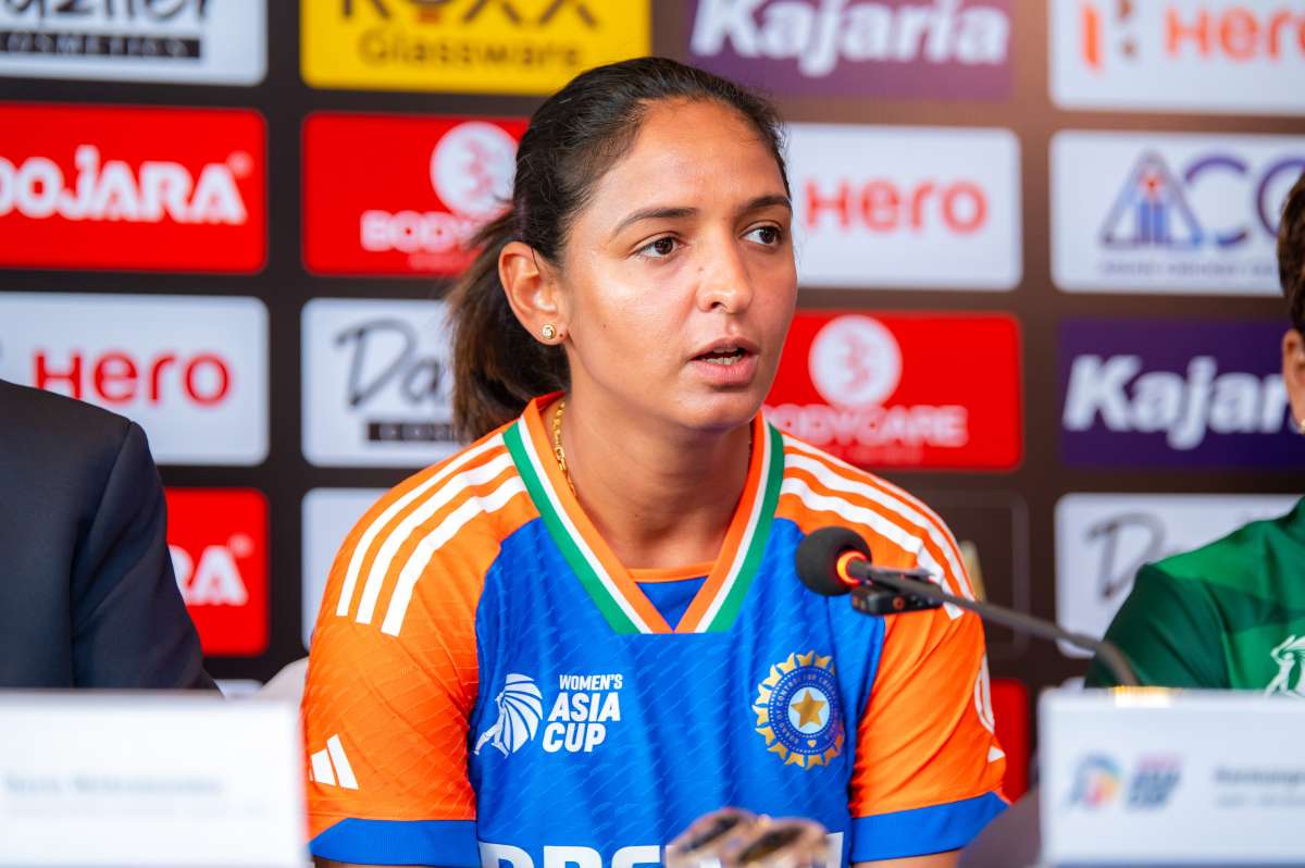 Harmanpreet Kaur's blunt reply to journalist on lack of coverage to women's cricket l WATCH